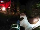 Caminhonete ficou com as rodas para cima após sair da pista e cair em barranco na BR-262, entre Anastácio e Miranda; motorista morreu preso às ferragens.
