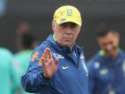 Técnico anunciou alterações no gol e base do time titular.