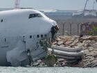 A Emirates, dona da aeronave, informou que o Boeing 737 estava alugado com tripulação à ACT Airlines, que operava o veículo no momento do acidente. 