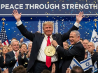 Foto por IA com Trump com Nobel da Paz.