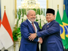 Lula ao lado do presidente da Indonésia, Prabowo Subianto.