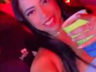 Bruna Araújo de Souza durante show em que consumiu álcool adulterado com metanol. 