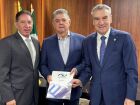 Conselheiro Marcio Monteiro entrega parecer prévio favorável ao presidente da Assembleia, deputado Gerson Claro