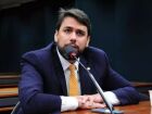Deputado Pedro Lucas (União-MP) anuncia voto contrário da bancada à MP que eleva impostos, durante entrevista à imprensa