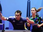 Hugo Calderano e Bruna Takahashi caíram nas semifinais do China Smash de tênis de mesa.