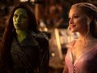 Cynthia Erivo e Ariana Grande em 'Wicked: Parte II'; atrizes vêm ao Brasil para lançamento do filme 