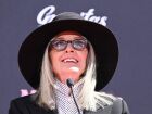 Diane Keaton, atriz premiada e ícone de estilo, morre aos 79 anos deixando legado marcante no cinema mundial.