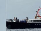 Katy Perry e Justin Trudeau trocam beijos a bordo de iate na costa da Califórnia