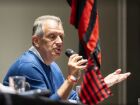 Luiz Eduardo Baptista, presidente do Flamengo, durante pronunciamento sobre o impasse com a Libra.