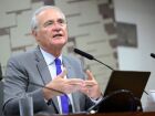 Renan Calheiros durante sessão da CAE: relatório sobre isenção do IR será apresentado em breve no Senado
