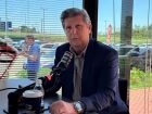 Prefeito Walter Schlatter durante entrevista ao Jornal A Crítica no estúdio de vidro montado no Congresso dos Municípios.