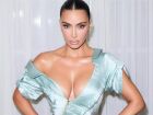 Kim Kardashian revela ter aneurisma cerebral; médica explica riscos e importância do diagnóstico precoce.