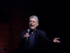 Chico Buarque durante show da turnê 'Que Tal Um Samba', no Tokio Marine Hall, em São Paulo.