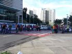 Petroleiros protestam nesta quarta-feira contra descontos da Petros e pressionam Petrobras por novo acordo coletivo.