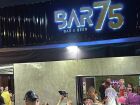 Bar 75, em São Vicente, foi interditado após morte de cliente; bebidas foram recolhidas para análise