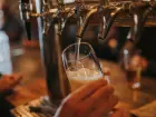Casos de intoxicação por metanol reacenderam o alerta sobre bebidas adulteradas e os cuidados com o consumo de destilados