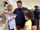 Campanha de multivacinação mobiliza 77 cidades em MS e atualiza cadernetas de crianças e adolescentes.