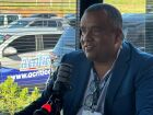 Prefeito Barrinha, de Corguinho, fala sobre os planos de desenvolvimento turístico do município durante entrevista no Congresso dos Municípios de MS.