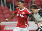 Partida entre Internacional e Corinthians válida pelo Campeonato Brasileiro.