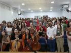 Projeto 'Elas ao Cello' leva concertos gratuitos e ações educativas a crianças e jovens em Três Lagoas e Inocência.