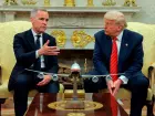 Trump rompe negociações com o Canadá após propaganda considerada ofensiva pelo governo americano.