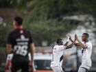 Vasco vence Vitória por 4 a 3 em jogo emocionante com duas viradas.