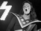 Ace Frehley, guitarrista fundador do Kiss, morre aos 74 anos após hemorragia cerebral.