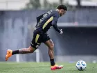 Neymar está de volta aos treinos com bola