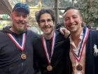 No centro da foto, o campo-grandense Douglas conquistou o 1º lugar em um hackathon no Vale do Silício (EUA)