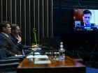 Em sessão semipresencial, o projeto foi relatado pelo senador Sergio Moro (no telão)