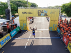 Os africanos Mark Kiptoo, de Uganda, e Desta Denise, da Etiópia, venceram a meia-maratona de 21 quilômetros. 