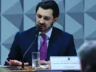 Empresário alvo da Operação Sem Desconto fica em silêncio na CPMI do INSS.