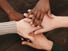 Protocolo Antirracista prevê treinamento, acolhimento e apoio jurídico em casos de injúria racial.