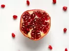 Chá de romã é uma bebida rica em antioxidantes e pode ajudar a fortalecer o sistema imunológico