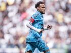 Neymar em ação pelo Santos com a camisa azul, terceiro uniforme do clube