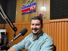 Prefeito André Guimarães durante entrevista ao Grupo Feitosa de Comunicação, onde detalhou ações da gestão municipal