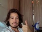 Cantor Tiago Iorc revela que foi internado com hérnia de disco cervical e passará por tratamento 