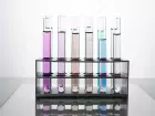 Universidades criam testes rápidos para identificar metanol em bebidas e ajudam na resposta à crise de intoxicações no Brasil.