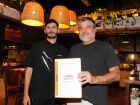 Chef Gabriel Esteves e o proprietário Henrique Corrêa apresentam novo menu