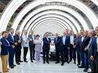 BYD inaugura maior fábrica de elétricos da América Latina na Bahia e lança 1º híbrido plug-in flex do mundo com etanol e energia.