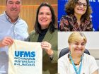 O governador Eduardo Riedel com a Reitora da UFMS, Camila Ítavo, Rose Pinheiro, diretora da Editora da UFMS, e Lia Brambilla, Pró-Reitora de Cultura da UFMS