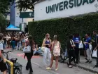 Estudantes chegam aos locais de prova neste domingo para a segunda etapa do Enem 2025, que testa conhecimentos em matemática e ciências da natureza.