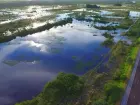 Vista aérea da Estrada Parque no Pantanal sul-mato-grossense, região analisada em estudo sobre estoques de carbono na Bacia do Alto Paraguai.