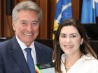 O deputado estadual Roberto Hashioka agraciou a secretária de estado da cidadania de Mato Grosso do Sul, Viviane Luiza  