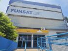 Atendimento na sede da Funsat, em Campo Grande; vagas são atualizadas diariamente