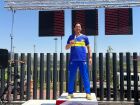 Marcelo Moriyama comemora o ouro nos 110m com barreiras e o bronze nos 400m, no Sul-Americano Master de Atletismo, no Chile.