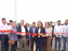 O diretor da Plaenge Urbanismo, Edison Holzmann e a prefeita Adriane Lopes inauguram o viaduto 