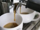 Pesquisa das universidades da Califórnia e de Adelaide indica que uma xícara de café por dia pode reduzir em até 39% o risco de arritmia cardíaca.