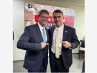 Flávio Bolsonaro posta foto ao lado de Tarcísio de Freitas.