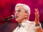 Caetano Veloso em apresentação ao lado de Maria Bethânia, no Allianz Parque, em 2024.